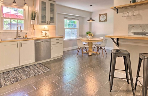 Taylors House | Lovely Mtn Cottage w/ Hot Tub, BBQ & Fire Pit!
