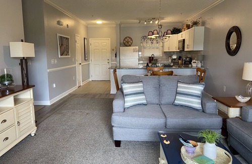 Kiskadee Parke Condo | Lovely/Serene/Water View1st floor 2B/2BA Condo,10M-Beach.