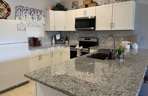Kiskadee Parke Condo | Lovely/Serene/Water View1st floor 2B/2BA Condo,10M-Beach.