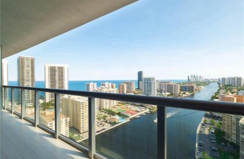 Hallandale Beach Hotel | Lovely Studio with Amazing View gym and amenities