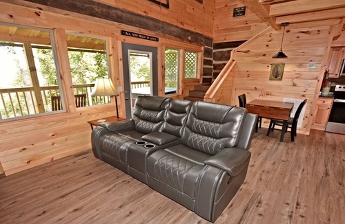 Gatlinburg Cabin | LOVER'S LOFT - PRIVATE ANTIQUE LOG CABIN BETWEEN GBURG & PF WITH GREAT VIEWS!