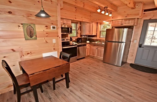 Gatlinburg Cabin | LOVER'S LOFT - PRIVATE ANTIQUE LOG CABIN BETWEEN GBURG & PF WITH GREAT VIEWS!