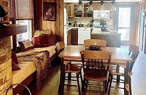 Hayesville Cabin | LOW WINTER RATES Rushing Waters Cabin - Feet from rushing creek.