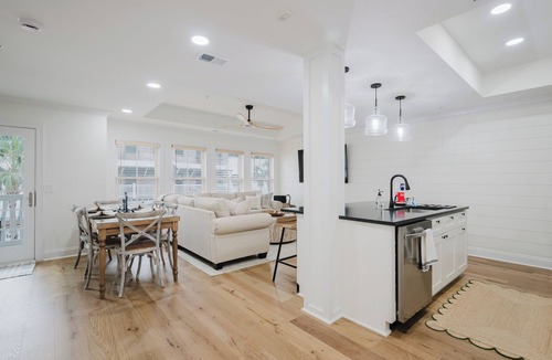 Old Town Bluffton House | Lowcountry Landing! 3-story townhouse in Old Town's Promenade