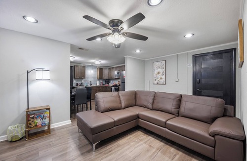 Statesville Apartment | “Lower Magnolia”- HIGH Quality Mattress & Pillows, Fully stocked, Great Deal!