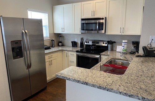 Kissimmee House | Lucaya, 4br, 3ba, 13’ to Disney Parks & Outlets. 3’ to Walmart, Publix and Aldi.