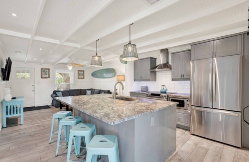 Tybee Island House | Lucky Charm | Creekfront Cottage, Screened Porch!