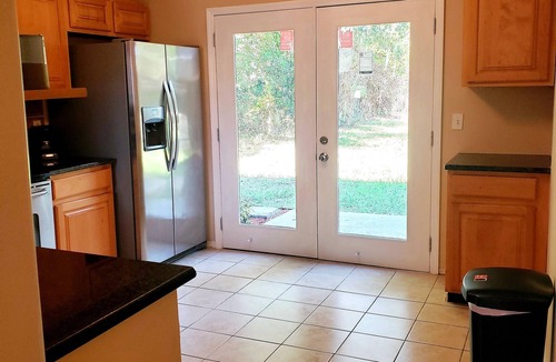 Jacksonville House | Lucky Lodge: Sleeps 8! 3Bd/2Bth Home Away from Home