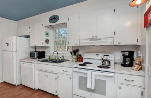 Prosperity House | Lure and Leisure Lakehouse