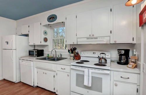 Prosperity House | Lure & Leisure Lakehouse | Lake Murray 3BR 2BA