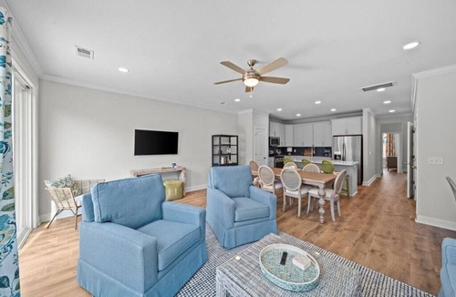 Greenwood House | Lure Me Inn-Lakefront Retreat + Boat Slip