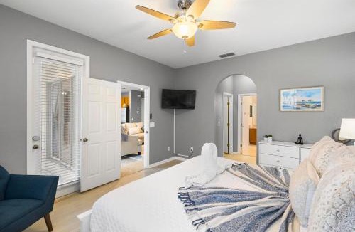 Trafalgar Village House | Lux 4BrVilla Hot Tub Grill Private Heated Pool