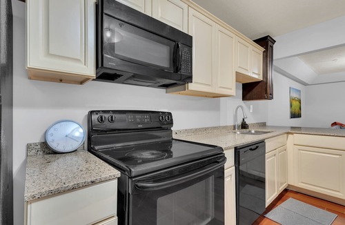 Old City Apartment | Lux Mins to Sunsphere, Downtown, UT, Nyland, Medical Center, World's Fair Park