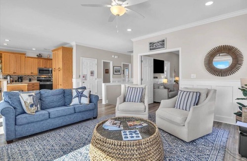 Surf City House | Lux Pet-Friendly Oceanfront Elevator and Hot Tub