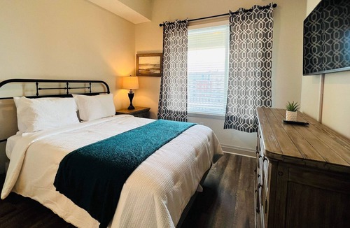 Westside Apartment | Lux & Spacious 1BD Apt with Pool View!