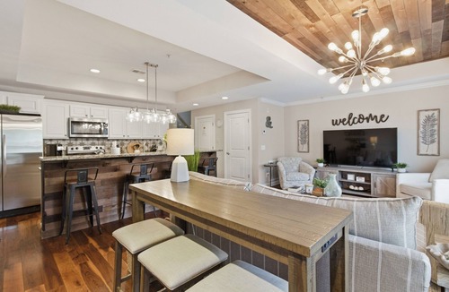 Bluffton House | Luxe Condo in Old Town Bluffton + Elevator + Walkable to everything!