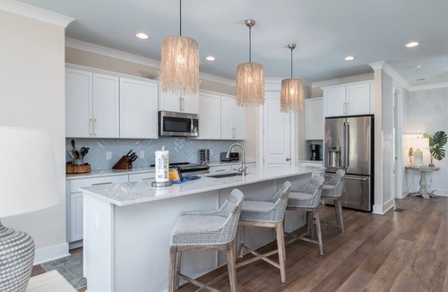 Folly Field House | Luxe Family Gem-FREE Heated Pool~Walk to Beach~BBQ