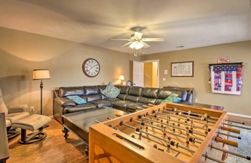 Chapin Apartment | Luxe Lakefront Apartment w/Shared Pool & Dock!