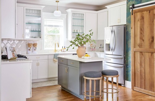 Downtown House | Luxe Retreat 3 Mins from DT, 8 to NC State, Sleeps 12, 3 King beds, Hot Tub, Fire Pits, Arcade, Hidden Bookcase, Treasure Hunt