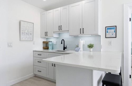 Palm Beach Apartment | Luxurious 2BR Retreat on Palm Beach Island