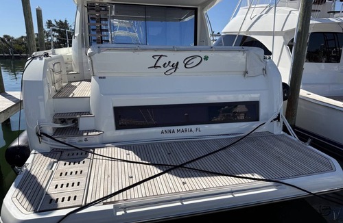 Sailboat Bend Boat Rental | Luxurious 3-bedroom yacht cruising the beautiful Fort Lauderdale waters