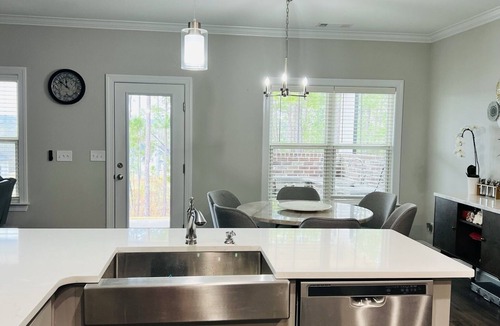 Evans House | Luxurious Farmhouse in Evans 15 mins from Masters only 7 miles