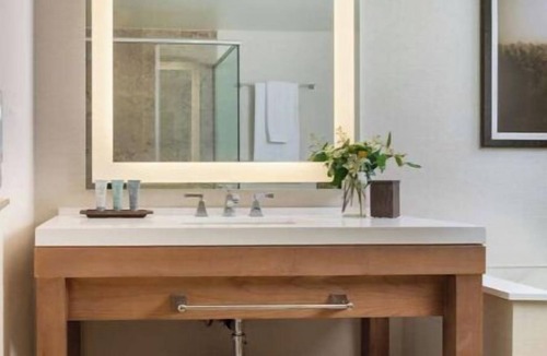 Braselton Hotel | Luxurious Guest Room Near Wine Tours & Tastings – Discover Braselton’s Vineyards