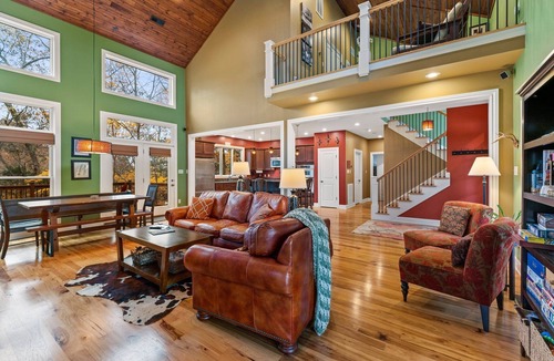 Glasgow House | Luxurious Lakefront Home - 4 acres - near Mammoth Cave NP - 1 GB Fiber WiFi