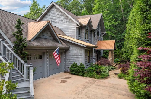 Glenville House | Luxurious Mtn Retreat w/Lake Glenville Views!