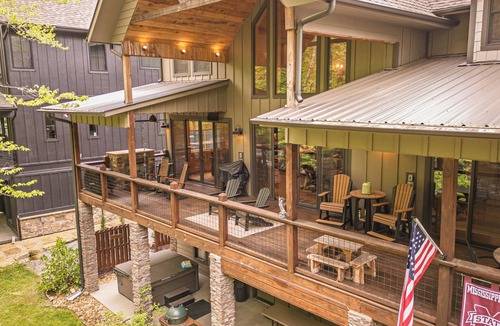 Nantahala House | Luxurious Nantahala River Front 5-bedroom home located in the Nantahala Gorge