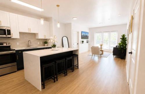 Cherry Apartment | Luxury 2BR Near Uptown Pool, Gym, BBQ