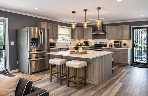 Seven Oaks House | Luxury 3BR/3BA Home Near Prisma & LMC