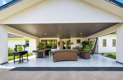 Tamiami House | Luxury 4BR Villa Hot Tubs Billiard & Private Gym, your private entertainment.