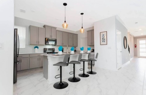 Kissimmee Villa | Luxury 5Bd Villa w Pool Game Room Mins to Disney