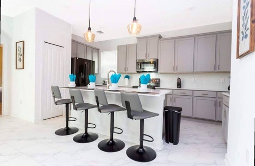 Kissimmee Villa | Luxury 5Bd Villa w Pool Game Room Mins to Disney