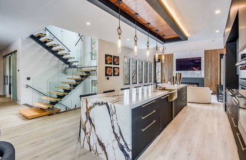 Cliftondale House | Luxury 5BR House with Pool, Hot Tub, Basketball