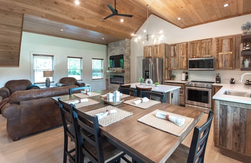 Franklin Cabin | Luxury Barndominium w/Hot Tub, Wifi & Trout Fishing