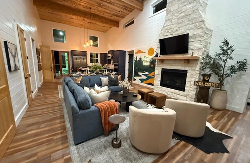 Hochatown House | Luxury Broken Bow Cabin - Private Pool, Pickleball , Sauna & Mini Golf - Sleeps 16