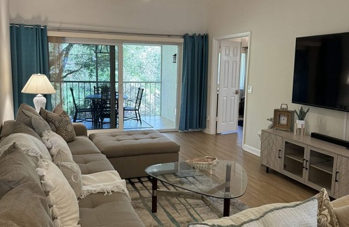 Naples Condo | Luxury condo with resort pool, 10 mins to 5th & beaches