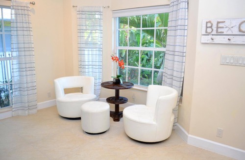 Lauderdale Beach House | Luxury Family Beach house 3 Bedrooms, 7 beds, 400ft from the ocean. 5 ☆
