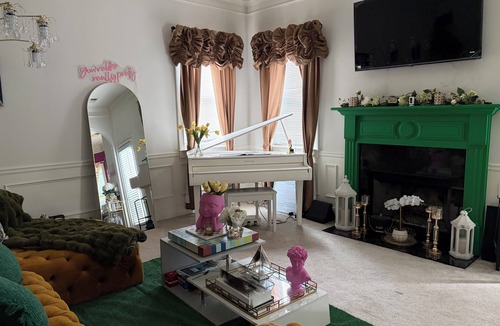 Cliftondale House | Luxury Family Retreat Near Airport