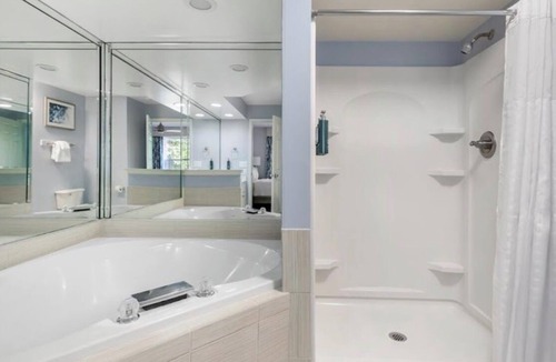 Berkeley Apartment | Luxury Grand Vacation Stay in Gorgeous Willamsburg