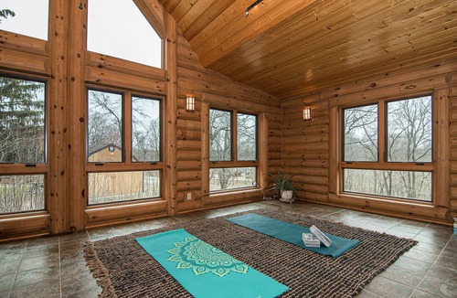 Durango House | Luxury Lodge Near Galena, Field of Dreams & Skiing, 6 Private Suites