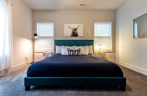 Sugar Creek House | Luxury Modern House by NoDa, I-85 & Center City