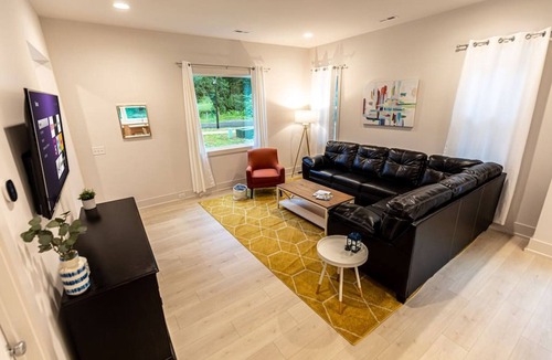 Sugar Creek House | Luxury Modern House by NoDa, I-85 & Center City