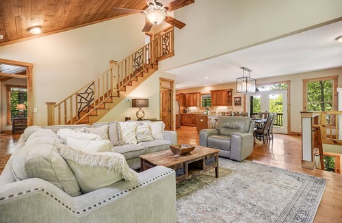 Sapphire Cabin | Luxury mountain home - lake, tennis, hiking and more! Firewood included.