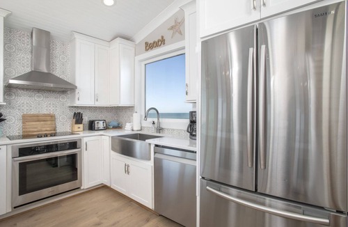 Pine Knoll Shores House | Luxury Ocean Front/Pet Friendly Home (The Hanner)