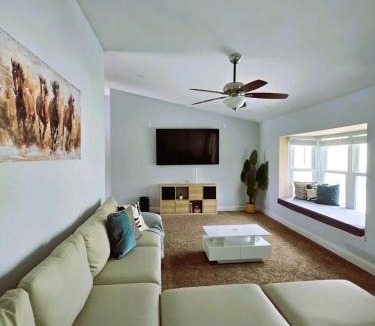 Wellington Villa | Luxury Pool Home with Private Screened Patio Family Friendly in Wellington