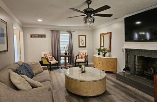 Cordova House | Luxury Pool with King beds Near Shops and Dining