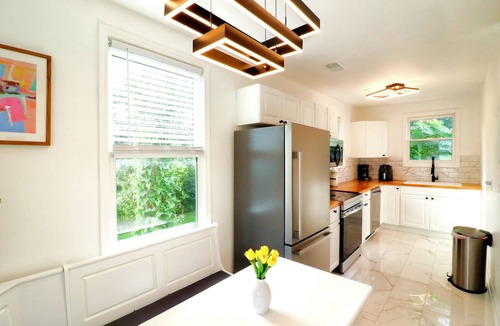 Midtown Apartment | Luxury Retreat with Jacuzzi